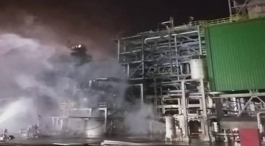 Explosión en refinería Petronas-Aramco en Malasia mata a cinco 1