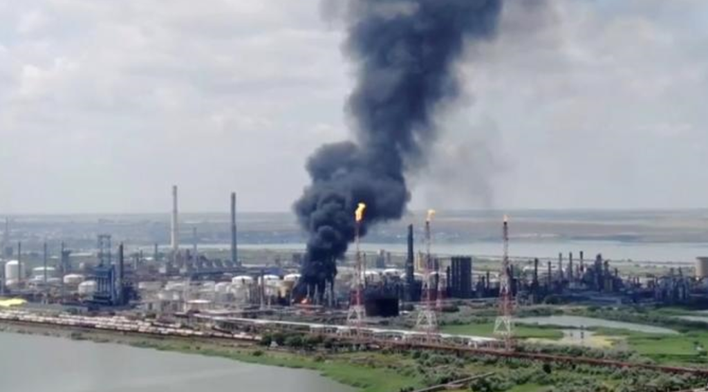 Deadly explosion reported at Romania's largest oil refinery 1